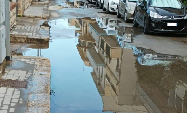 Strade come laghi e acqua ristagnante nelle strade: ” Rete viaria di Ragusa carente”