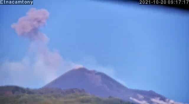 Catania, “mamma” Etna ricomincia a farsi sentire: rischio di caduta cenere vulcanica sui paesi etnei