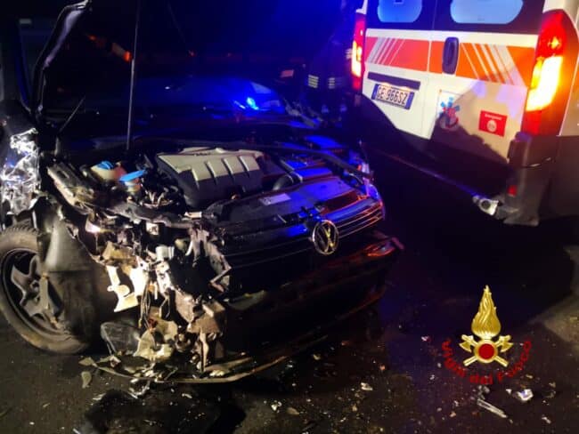 Belpasso, auto contro ambulanza: come stanno il medico e l’infermiera travolti