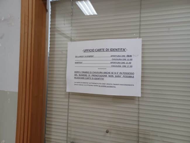 Caos ad Adrano alla vigilia del ballottaggio, blocco al sistema di rilascio delle carte d’identità: a rischio il voto degli elettori