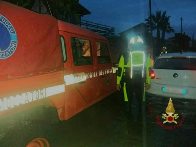 Lavoro incessante dei vigili del fuoco, oltre mille interventi dopo l’uragano “Apollo”