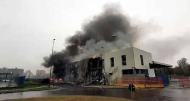 Aereo precipita su edificio, parla Carlo Landi generale dell’aeronautica: “Certezze dopo l’analisi della scatola nera”