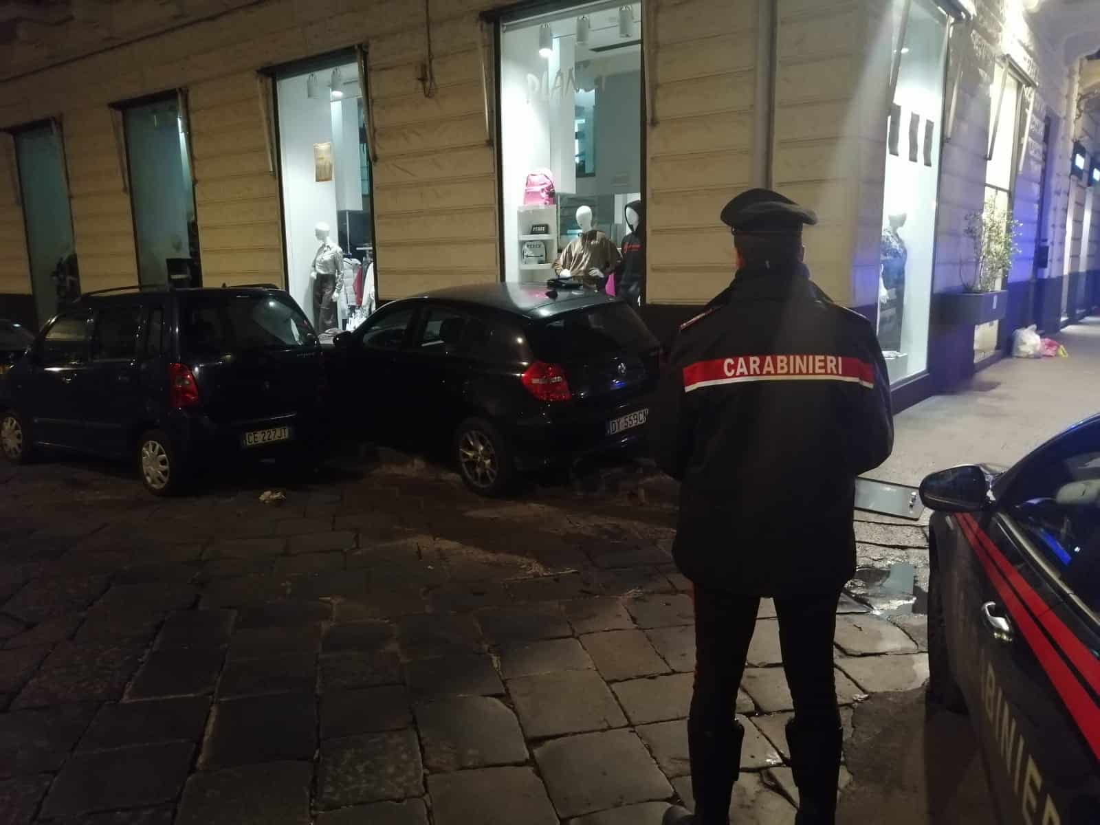 Catania: giovane si da alla fuga ma finisce per sbattere contro un palo della segnaletica