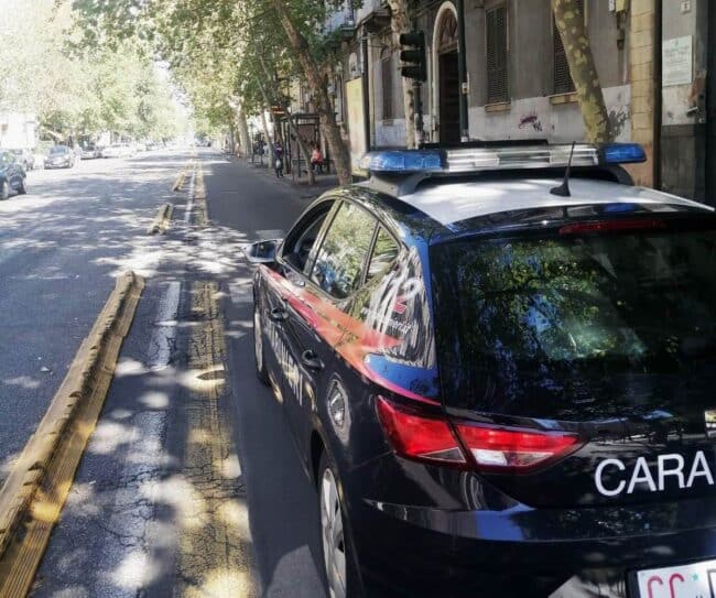 Catania, danneggia e aggredisce clienti di un bar: arrestato 23enne nigeriano