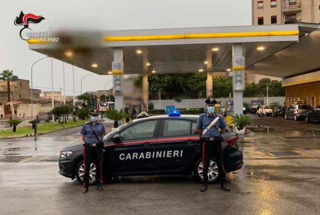 Contanti nel borsello, dal tamponamento alla fuga: in 4 tentano una rapina, arrestati