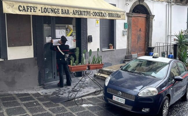 Interrotta festa con famoso cantante neomelodico: locale chiuso, titolare sanzionata