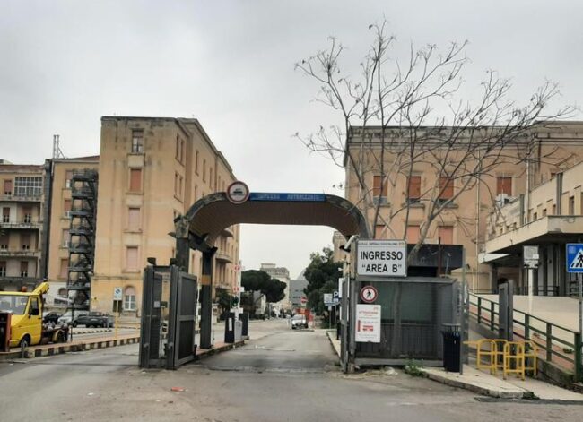 Green Pass obbligatorio, “furbetti” dei vaccini senza certificazione verde nella sanità siciliana: scattano sospensioni