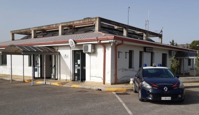 Guida spericolata, auto non rispetta l’alt dei carabinieri al posto di blocco