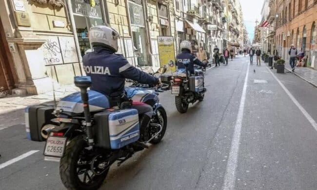 Due 19enni in manette: fermati in strada con la droga nella tracolla