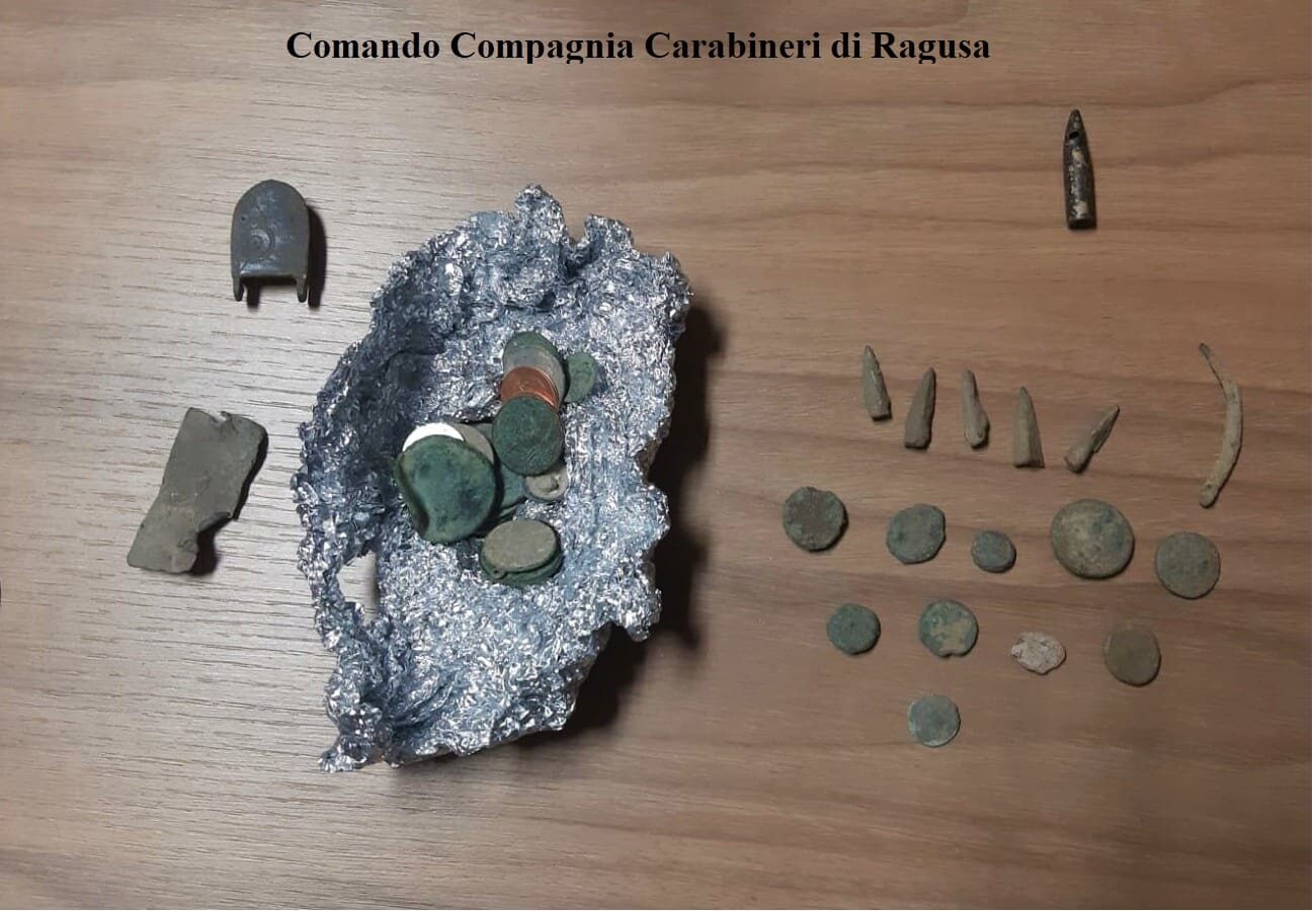 Scavi abusivi a Kamarina, carabinieri fermano una banda di tombaroli di Catania e Ragusa