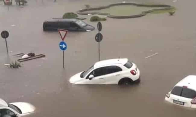 Nubifragio a Catania, c’è una notizia a lieto fine: anziano automobilista salvato dalla polizia