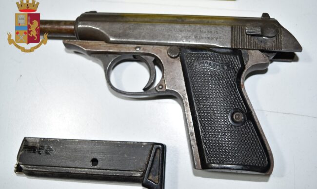 Sottoposto a fermo per detenzione di arma illegale e ricettazione