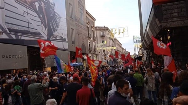 Catania, presidio di solidarietà con Mimmo Lucano: ex sindaco di Riace condannato a oltre 17 anni di carcere