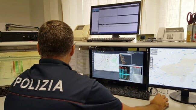 Caltanissetta, evade per andare a comprare le sigarette: 50enne beccato grazie al braccialetto elettronico