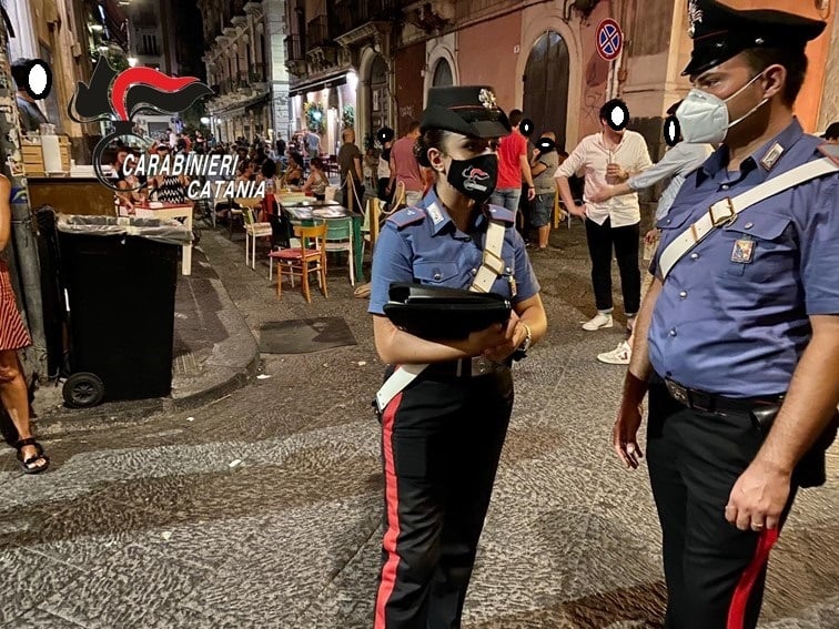 Covid Catania, controlli serrati per il Green Pass nel centro storico: scattano le sanzioni