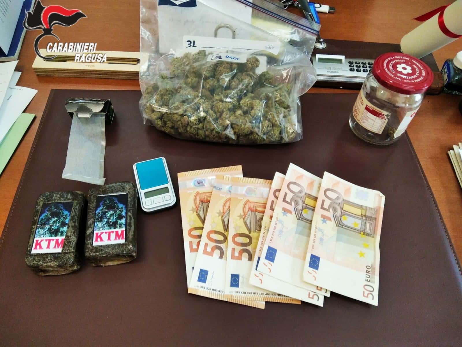 Trovati con hashish e marijuana al posto di controllo, arrestati dai carabinieri