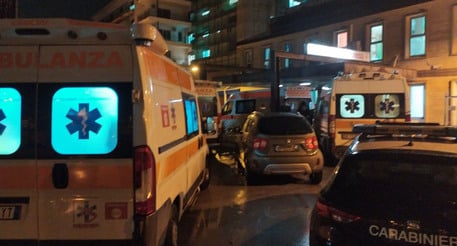 Covid, è emergenza negli ospedali di Palermo: a Villa Sofia c’è un positivo, i parenti chiamano i carabinieri