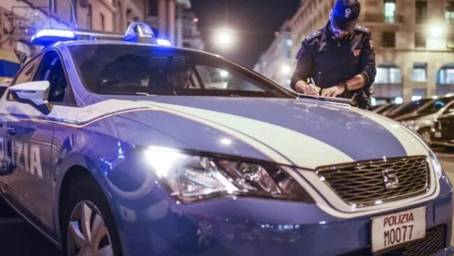 Controlli a San Cristoforo, il quartiere “difende” due giovani e aggredisce gli agenti