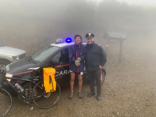 Parte in bici da Como per raggiungere Ragusa, ma si perde nel Messinese: ritrovato incolume