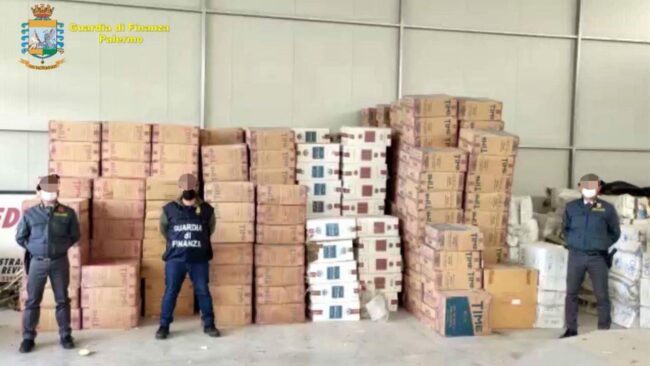 Contrabbando transnazionale di sigarette dalla Tunisia alla Sicilia, 13 arresti e maxi sequestri – VIDEO e FOTO