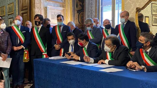 150 sindaci a Roma per evitare il dissesto di 300 Comuni. Orlando: “Condizione inaccettabile”