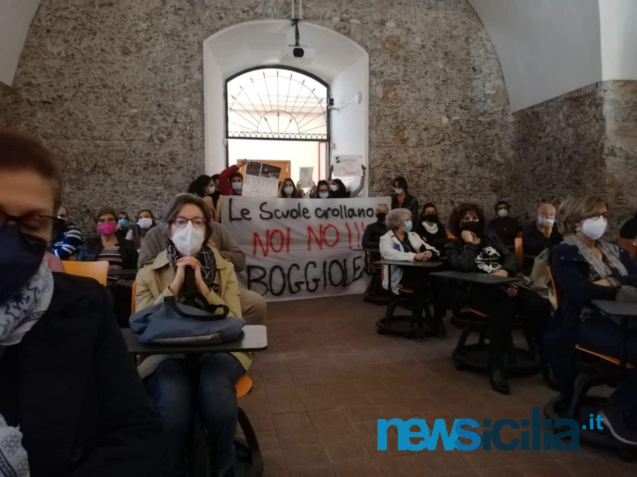 Studenti e docenti del Boggio Lera di Catania in piazza per chiedere maggiore sicurezza