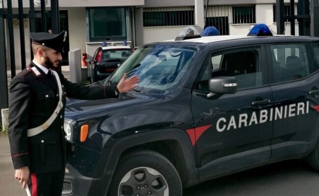 Sorpreso a rubare il catalizzatore di una Fiat Punto, in manette il ladro