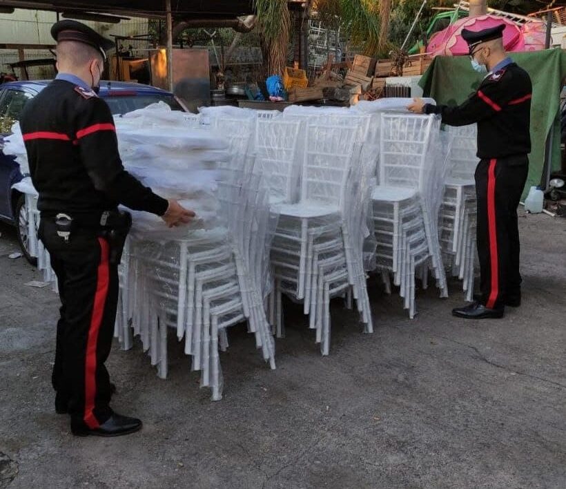 Ruba un furgone carico di sedie pregiate nascondendole a Giarre: arrestato un catanese
