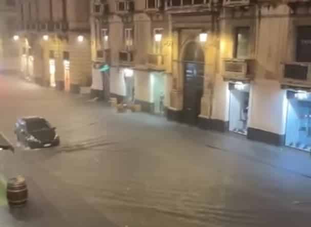 “Non è cambiato niente”, Catania di nuovo travolta dalla pioggia: via Etnea un fiume, esonda l’Acquicella – VIDEO