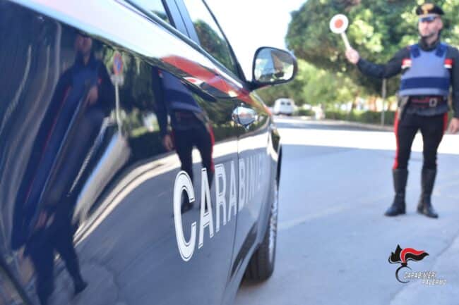 Spaccio nelle scuole, 5 arresti: tra questi anche un minore
