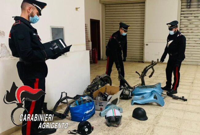 Agrigento, motocicli e ciclomotori rubati: scoperto garage con i “pezzi” smontati