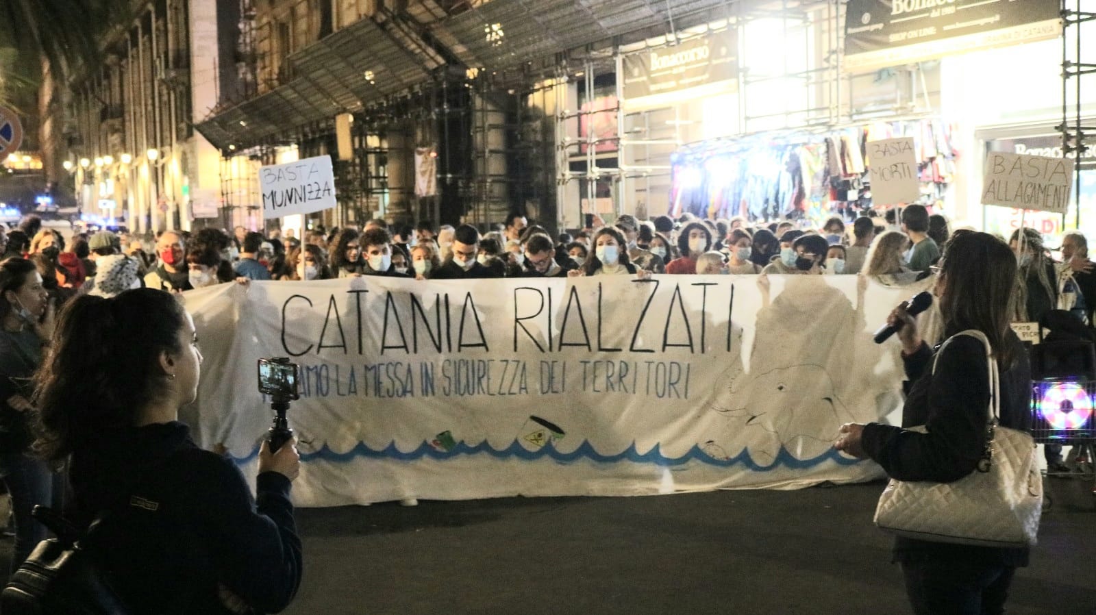 Partecipata manifestazione “Catania Rialzati”: chiesta la “messa in sicurezza della città”
