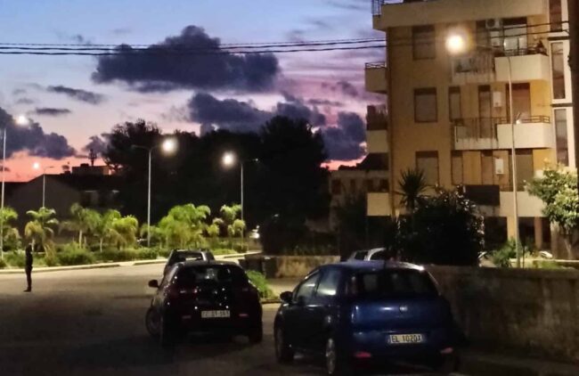 Dallo spaccio di stupefacenti all’allaccio abusivo di energia elettrica: perquisizioni, arresti e sanzioni