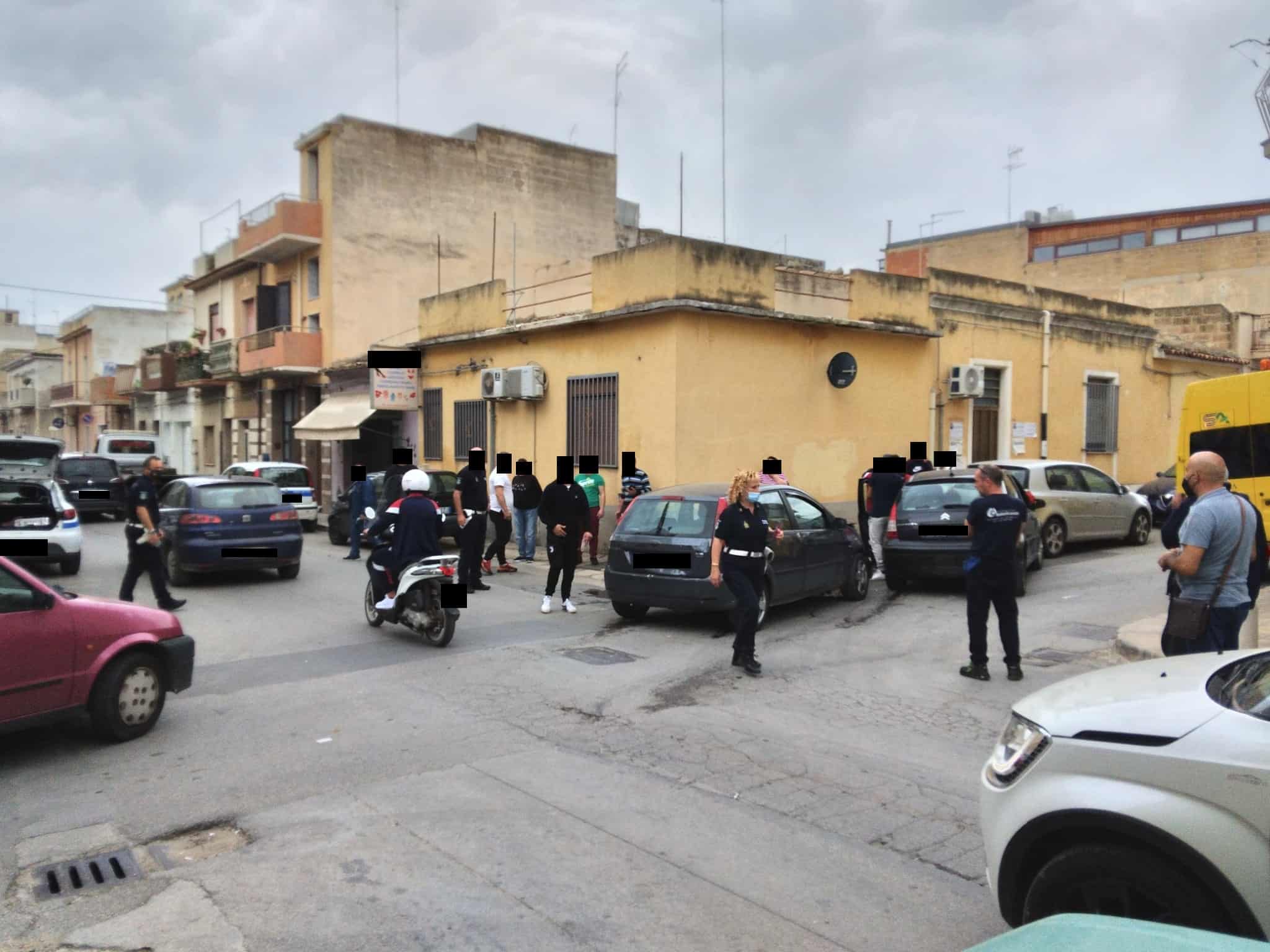 Doppio incidente in via Plebiscito e via Giacomo Leopardi: rilievi in corso, feriti in ospedale – FOTO