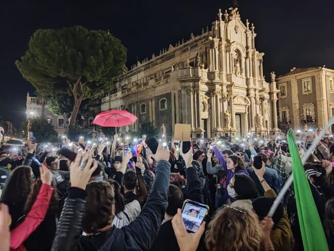 Affossamento Ddl Zan, anche Catania si indigna e scende in piazza: “Noi esistiamo e resistiamo”