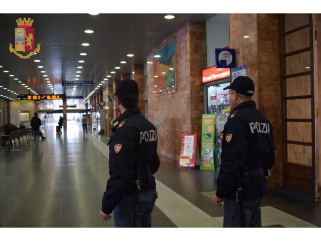 Paura alla Stazione, donna palpeggiata e minacciata da un uomo