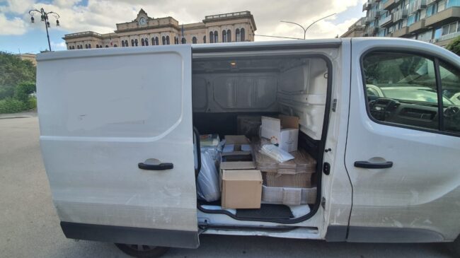 Detenzione e vendita di buste di plastica per uso alimentare, denunciato 48enne