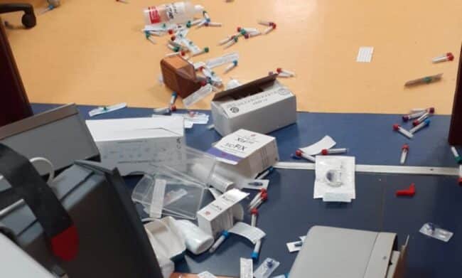 Palermo, devastano il Pronto Soccorso dopo la morte di una parente. Razza: “Un atto così non si giustifica col dolore” – FOTO