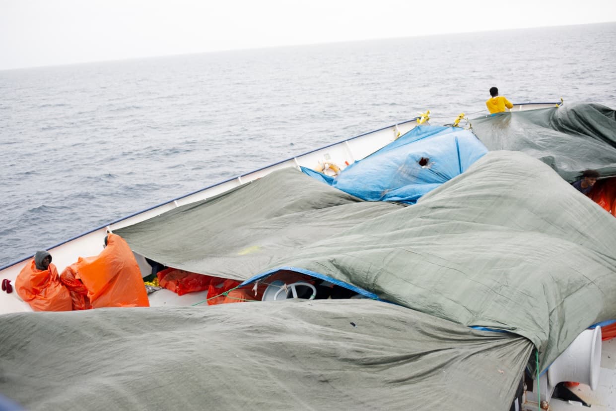 Sea Watch 4, i migranti affrontano la tempesta in mare aperto. L’Ong: “Diritti negati, serve porto sicuro”