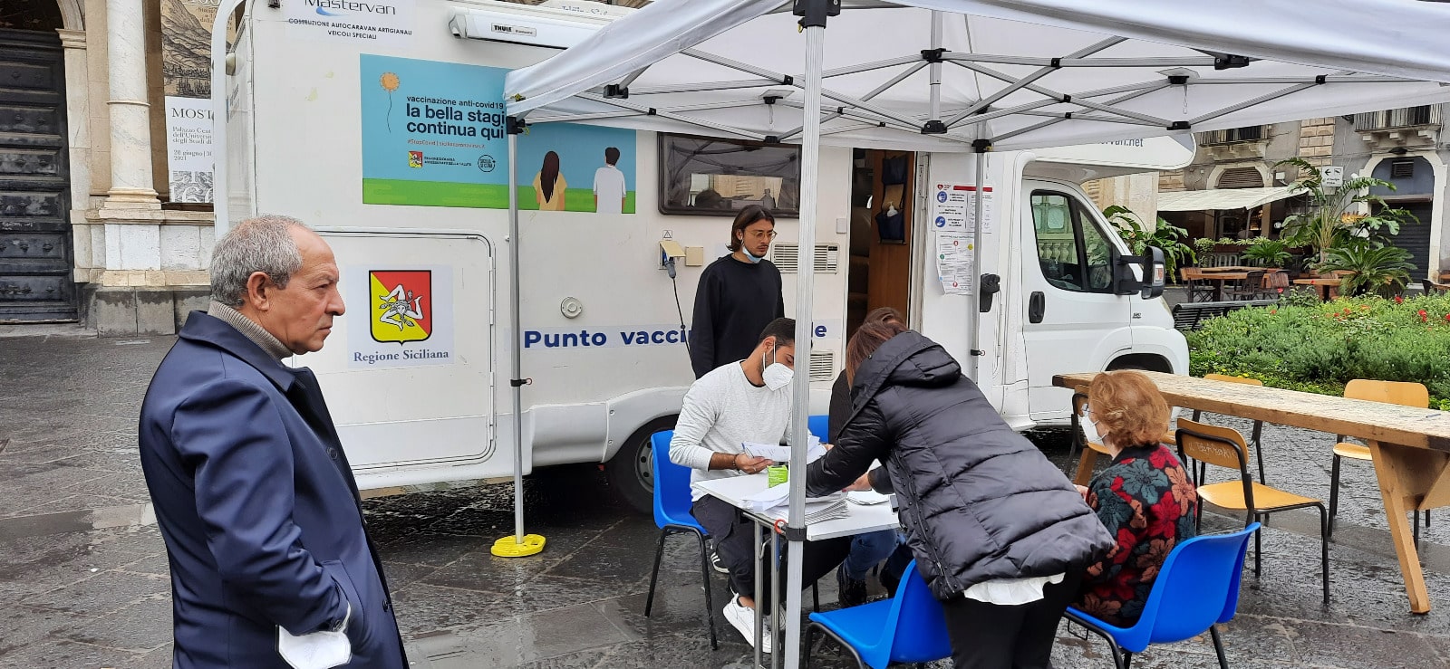 Coronavirus Catania, anche domani in piazza Università attivo il punto vaccinale mobile