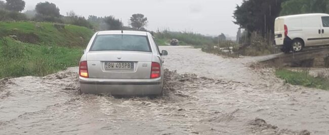 Emergenza stradale, strade inondate nel Calatino, le foto