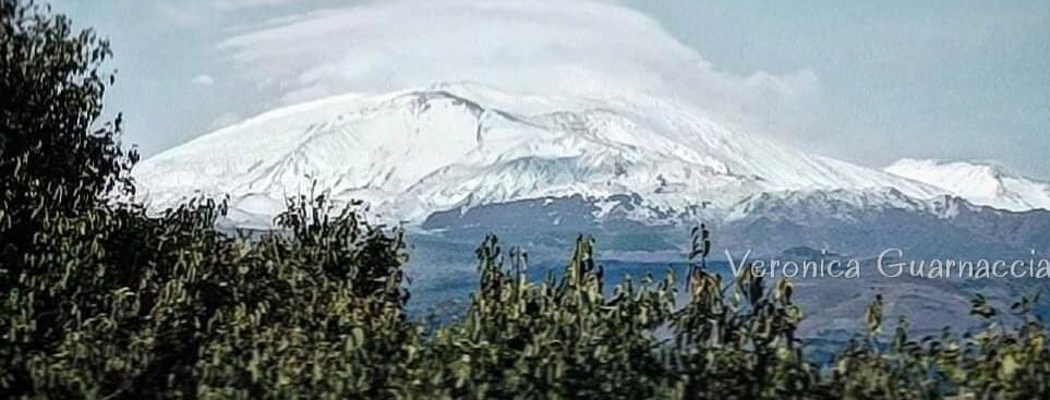 L’Etna si veste di bianco, tra incanto e meraviglia