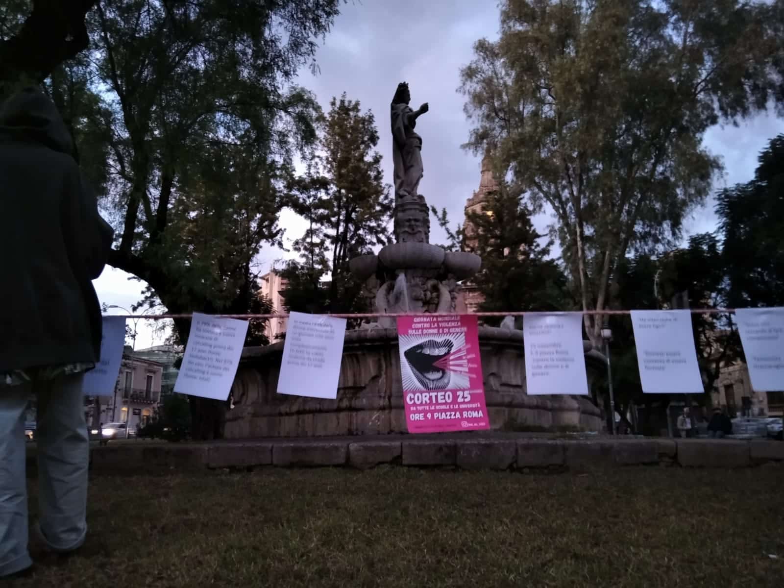 Il coordinamento di studenti “Spine nel fianco” in corteo a Catania per dire NO alla violenza sulle donne