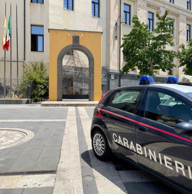 Bronte, impreca per non aver accoltellato il figlio: padre arrestato