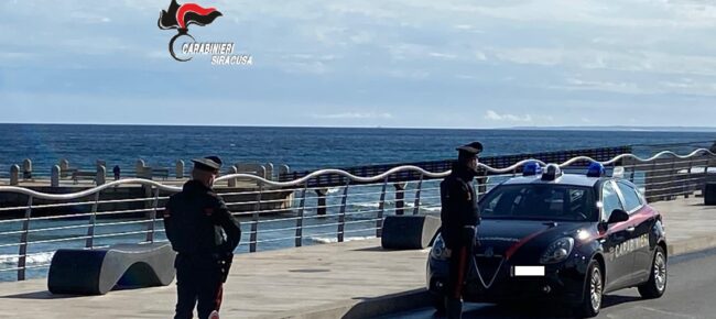 Eludono i controlli dei carabinieri, rintracciati ed arrestati due giovani