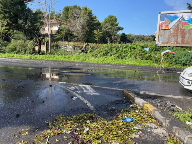 Catania, buche pericolose e transenne sulla Circonvallazione. Consiglieri Zingale e Spina: “Deve scapparci la tragedia?”