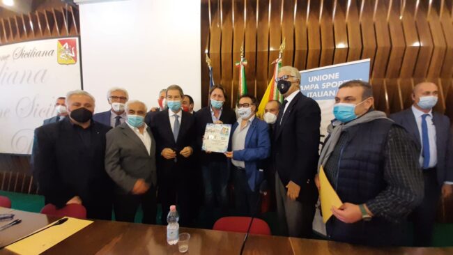 Catania, consegnato all’assessore regionale Manlio Messina il premio “USSI Estate”. Presente anche Musumeci