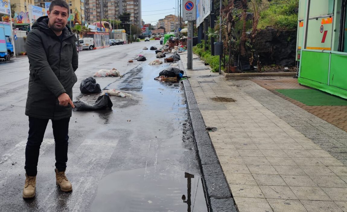 Catania, dalle buche ai tombini otturati: spazzatura tra carreggiate e marciapiedi, le parole del consigliere Cardello