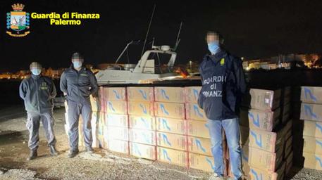 Voleva introdurre in Italia 1,5 tonnellate di sigarette di contrabbando: maxi-sequestro a Marsala