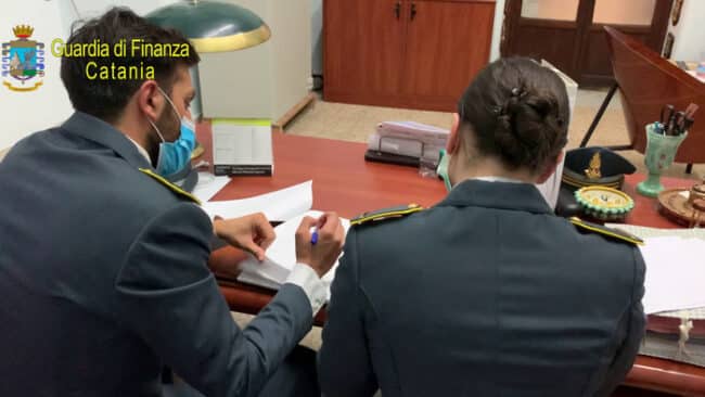 Truffa e riciclaggio, blitz della Guardia di Finanza di Catania: in manette 4 imprenditori
